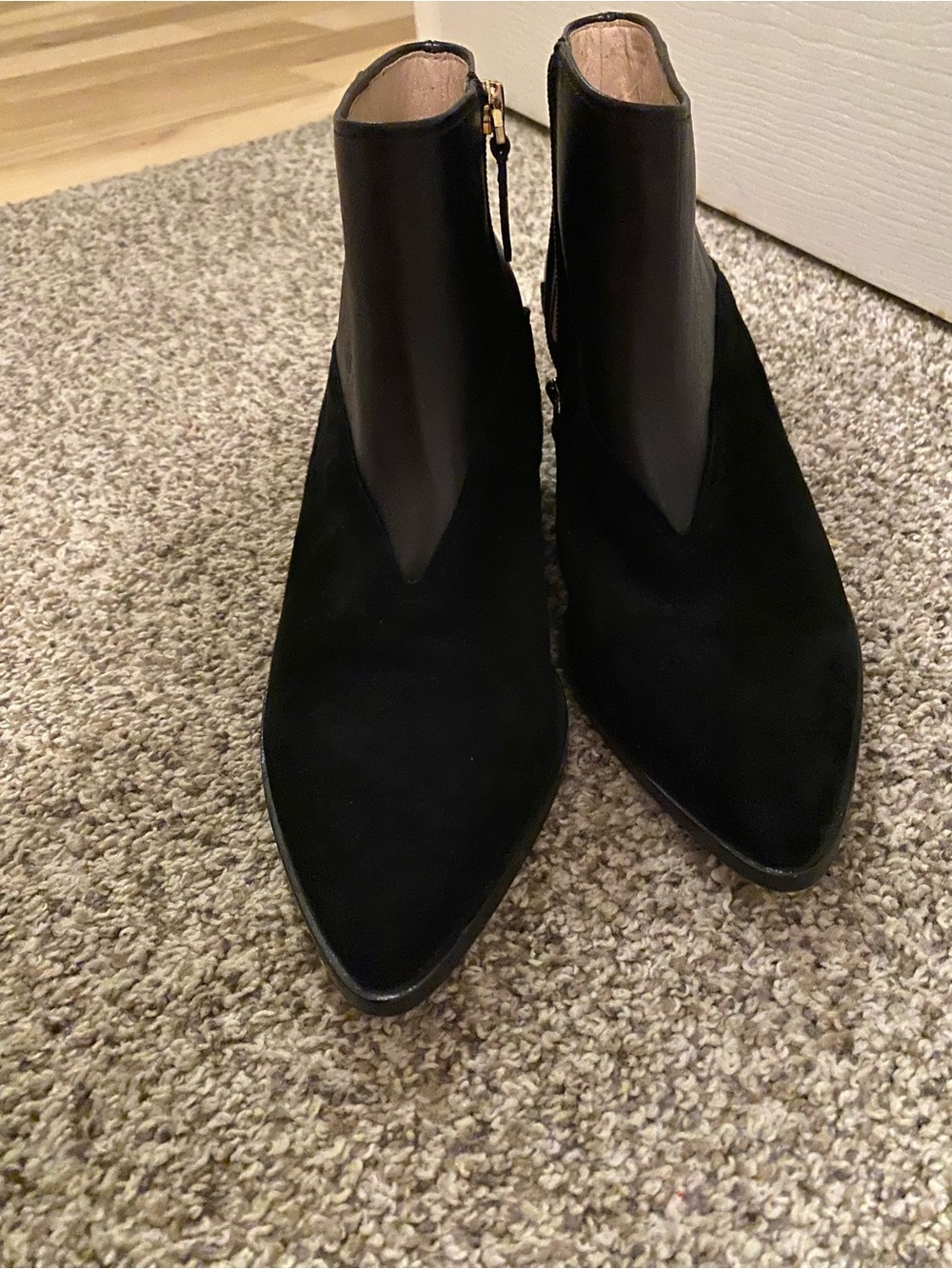 Louise et Cie Black Pointed-Toe Ankle Boots - Women Size 8.5 M